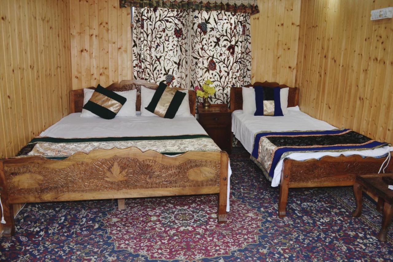Hotel Houseboat New Suzan Srīnagar Exterior foto