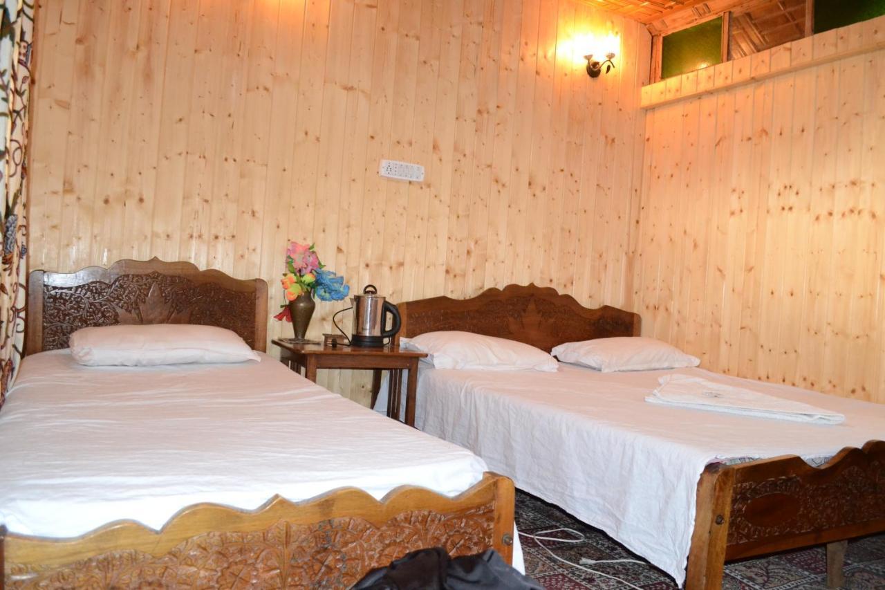 Hotel Houseboat New Suzan Srīnagar Exterior foto